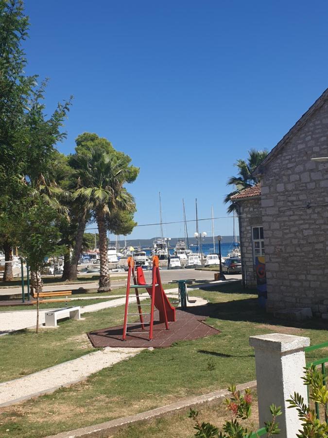 Apartments Martinovic By The Sea Kukljica Exterior foto
