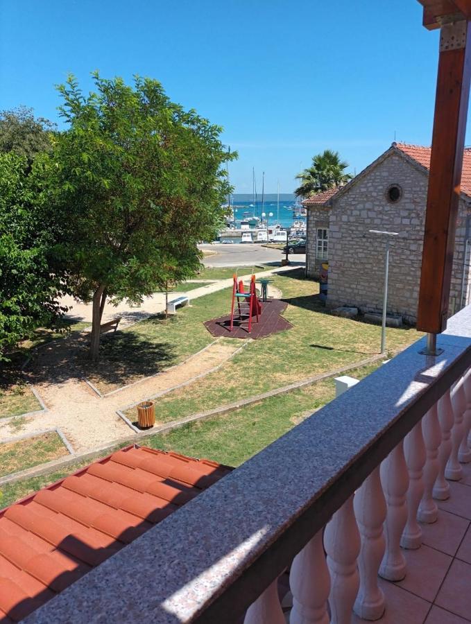Apartments Martinovic By The Sea Kukljica Exterior foto