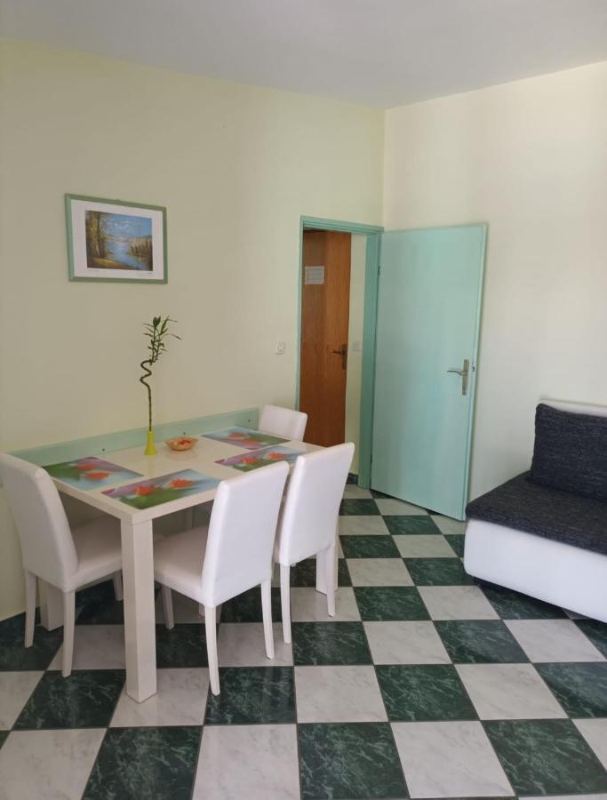 Apartments Martinovic By The Sea Kukljica Exterior foto