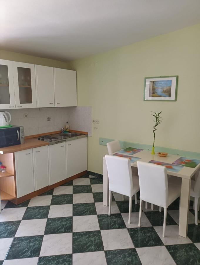Apartments Martinovic By The Sea Kukljica Exterior foto