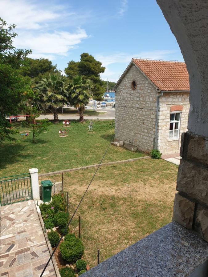 Apartments Martinovic By The Sea Kukljica Exterior foto