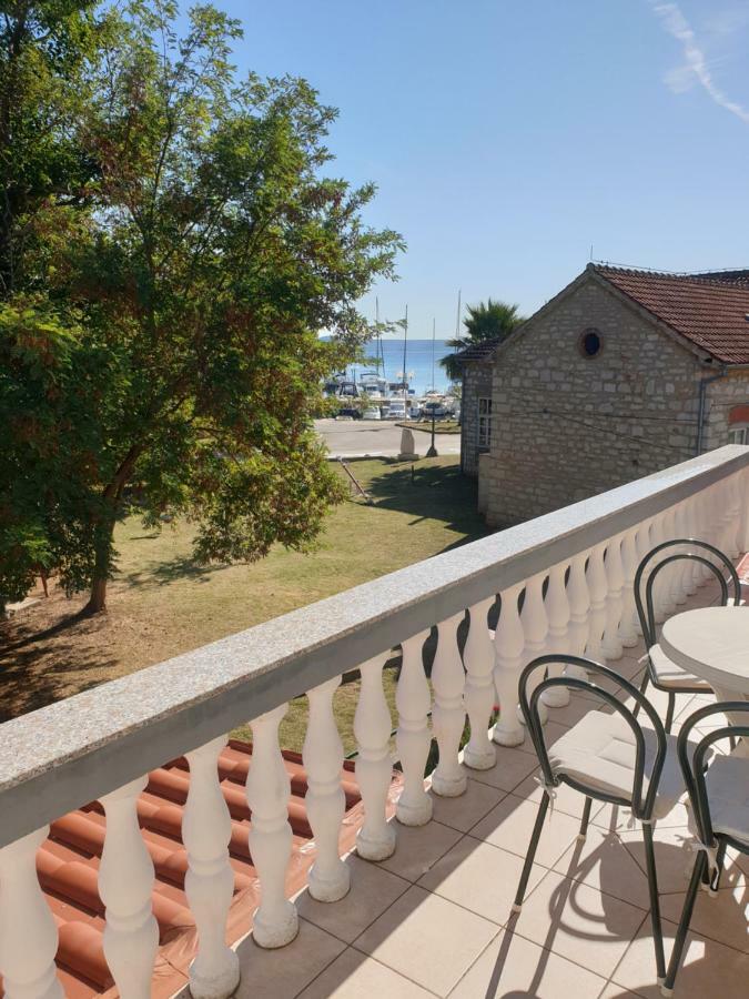 Apartments Martinovic By The Sea Kukljica Exterior foto